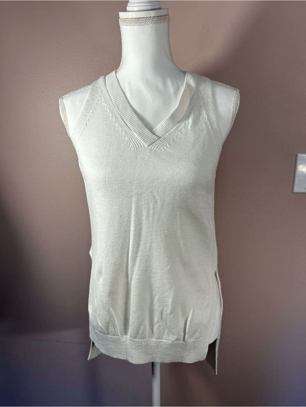 Anthropologie Cream V-Neck Sleeveless Knit Tank